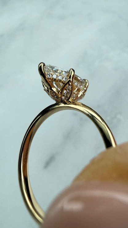 Elodie - 2.5ct Marquise Lab Diamond on 18k Gold band
