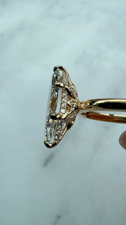 Elodie - 2.5ct Marquise Lab Diamond on 18k Gold band