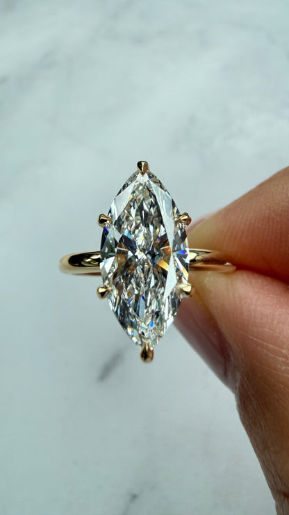 Elodie - 2.5ct Marquise Lab Diamond on 18k Gold band