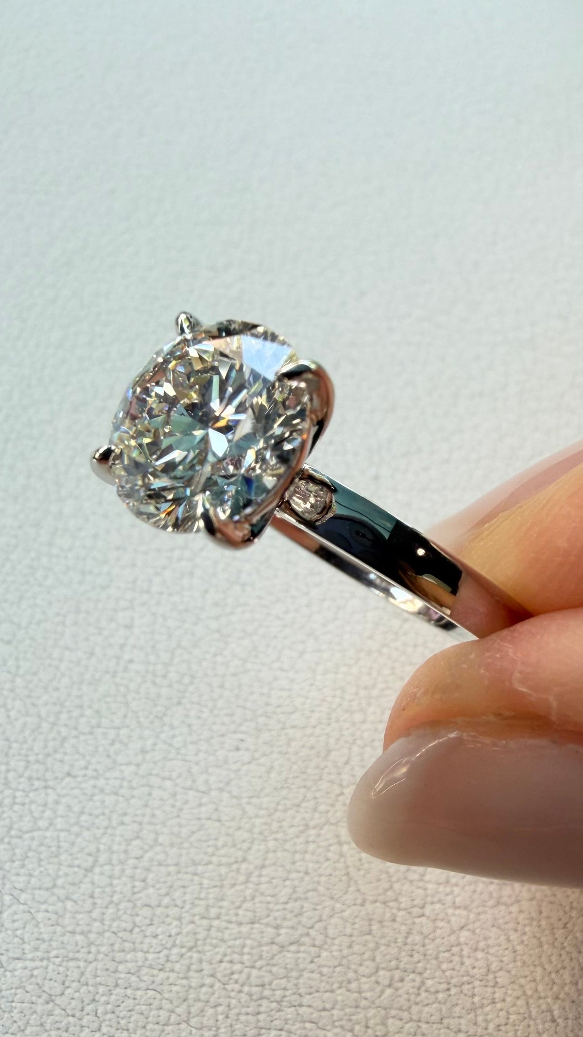 Margaux - 3ct Round Brilliant-cut Lab Diamond 3mm 14k Band