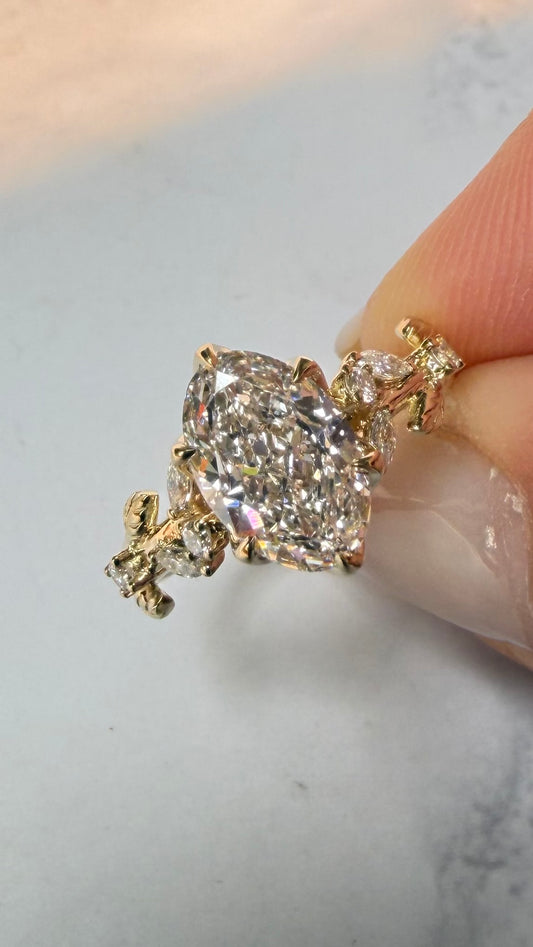 Jardin - 2ct Oval Lab Crushed Ice Diamond on 14k Gold band
